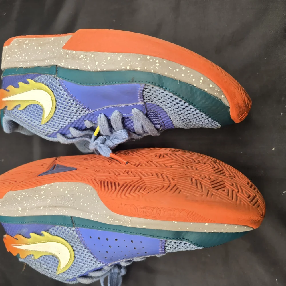Nike‎ Blue and Orange Sneakers Dynamic Design